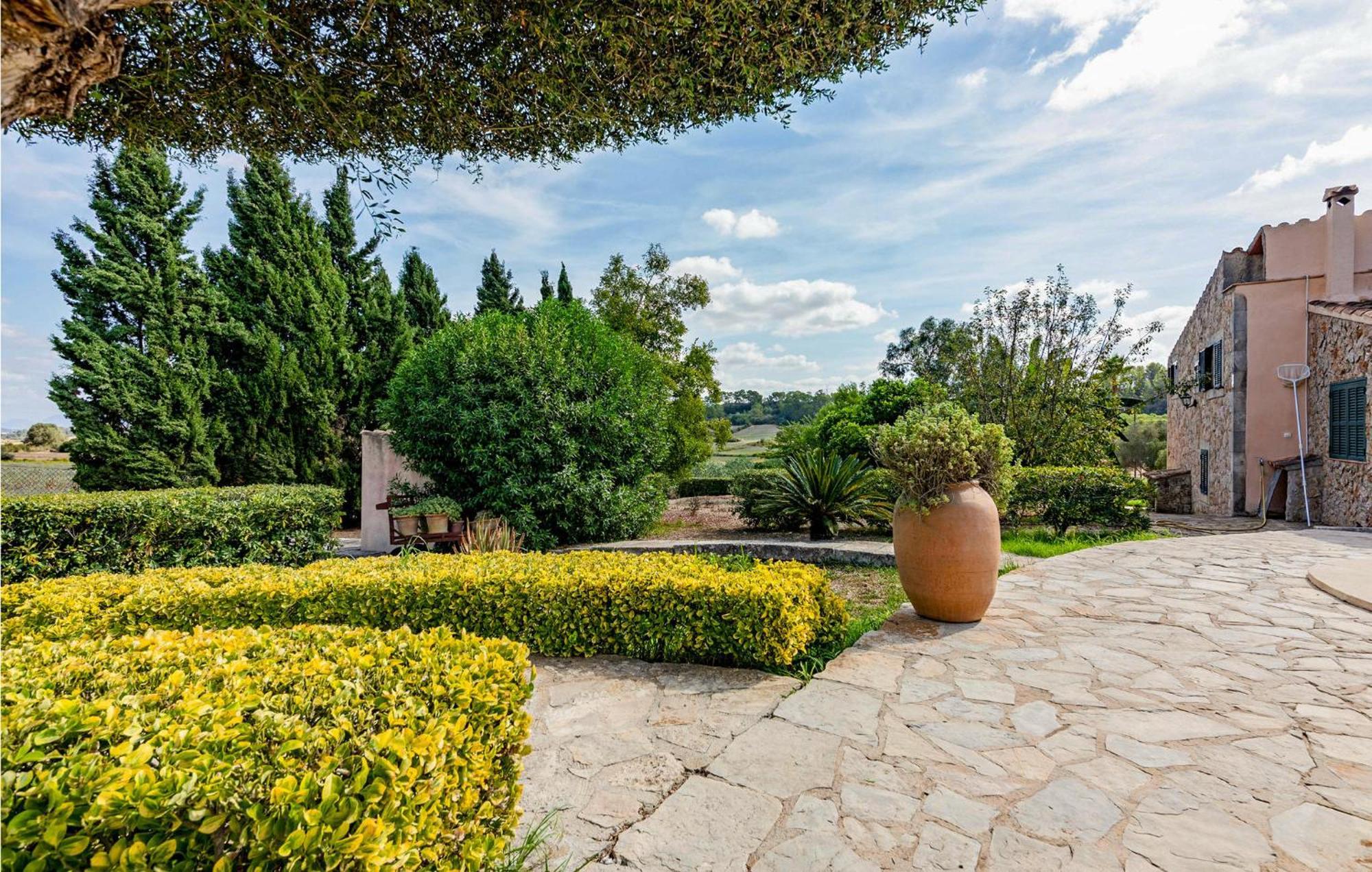 Nice Home In Sineu Buitenkant foto